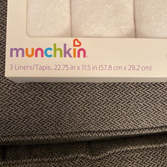 Munchkin waterproof changing pads set of 3 - Picture 3 of 6